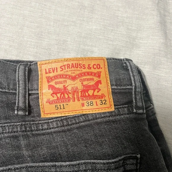 Levi's Slim Men's Jeans in Black Denim - Picture 1 of 3